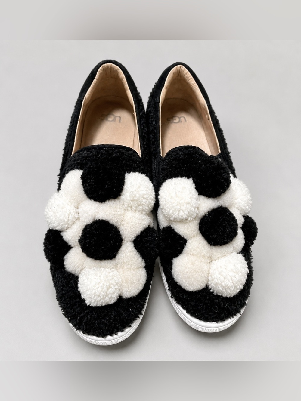 UGG Ricci Pom Pom Slip-On Sneakers Women’s Size 7 Black Shearling Platform Shoes